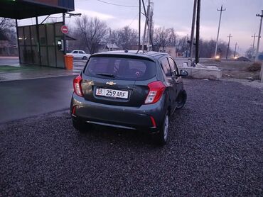 киргизские машины: Chevrolet Spark: 2017 г., 1 л, Механика, Бензин