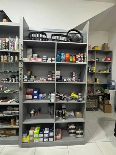 Rəf vitrinləri: Avtoservis/avtoehtiyat mağazası üçün tam hazır vitrin və rəf sistemi — 4