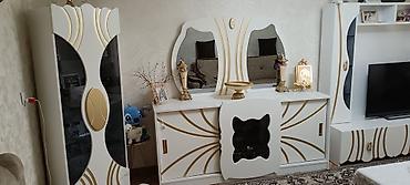 guzgu şamdan: Qonaq otağı üçün dəst – klassik-modern üslub Tərkibi: - TV stendi və — 3