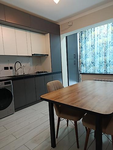 Кухонные столы: 📢 Продаётся уютная 2-комнатная квартира в ЖК «Аалам Сити»! 🏡 Площадь — 1