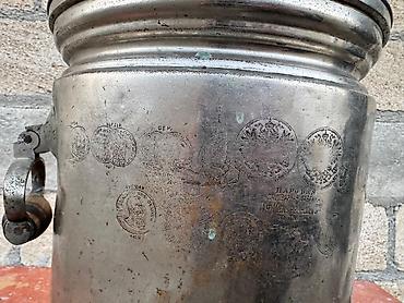 Qədim samovarlar: Məhsul: Köhnə tip samovar (kömür/odunla işləyən) Təsvir: - Material — 8