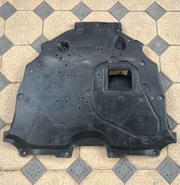 Подкрылки, брызговики, защита днища: Защита днища Комплект Toyota, 2021 г., Б/у, Оригинал — 1