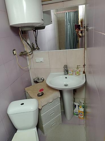 с отдельным входом: Сдаю Дом 🏡 с отдельным входом. Внутри — несколько жилых комнат и — 4
