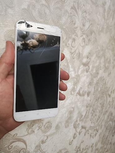 mi a4: Продаю Xiaomi A1 3/32gb с трещиной но работает идеально цена 1500 сом — 1