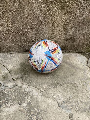 мяч для валейбола: Очень Срочно Продаю Профессиональный футбольный мяч,Покупали за