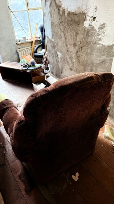 Мягкие кресла: Срочно Продаю мягкое кресло Состояние среднее Срочно Тел — 3