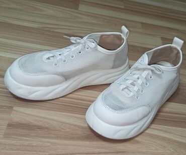 reebok ağ qaçış üçün qadın krossovkaları: Размер: 36, цвет - Белый, Б/у