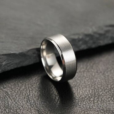 мужская серебро: Кольцо мужское, ширина 8 мм из нержавеющей стали, есть две расцветки