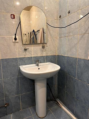 aşbaz forması: Vanna otağı üçün paltaryuyan tipli dayaqlı lavabo dəsti - Material — 2
