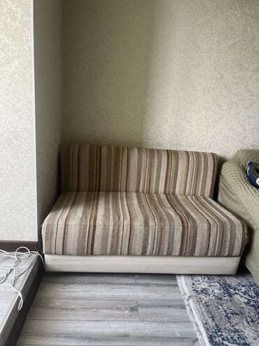 двухместный диван раскладной: Диван-кровать, цвет - Бежевый, Б/у