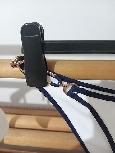 Kupaći kostimi: Nov, elegantan, dvodelni kupaći kostim NEW YORKER, beli sa teget — 4