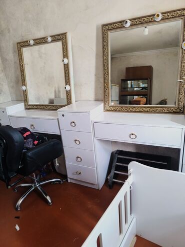 Мебель: Salon ucun İsiqli guzguler biri 180 AZN. Bahali materiallardan