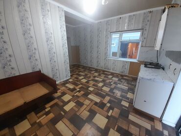продаю или меняю квартиру на дом: Сдаётся пол дома, спальня, комната студия и санузел внутри дома. район
