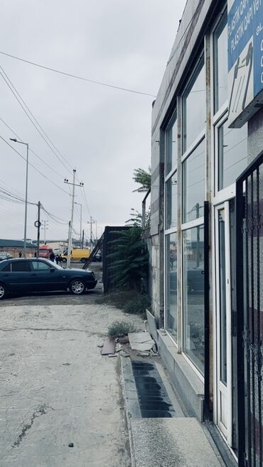 Mərmər: Fərqli ölçülərdə və çalarlarda mövcud olan mərmər plitələr müxtəlif — 10