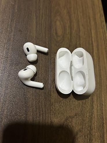 qulaqlıqlar: Apple AirPods Pro (simli şarj qutusu ilə) Xüsusiyyətlər: - Aktiv — 4
