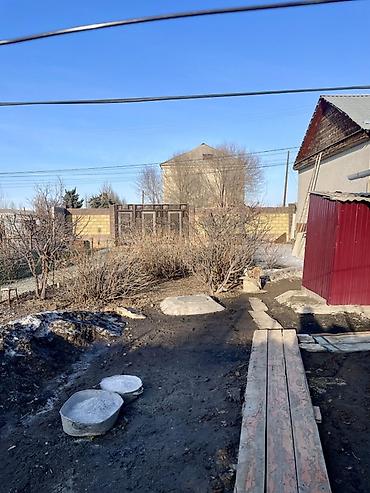 Распашные ворота: Продается дом по улице Боронбай Хан 2/5 барачного типа но с отдельным — 10