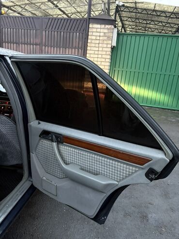 Mercedes-Benz: Mercedes-Benz W124: 1993 г., 2.2 л, Робот, Бензин, Седан — 13