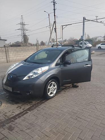 ниссан лиф 2013: Nissan Leaf: 2013 г., Электромобиль, Хэтчбэк — 3