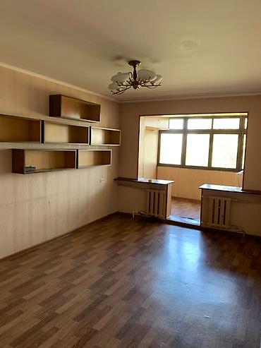 80: 3 комнаты, 58 м², 3 мкр 104 серия, 4 этаж — 8