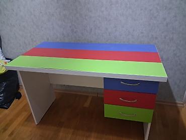mebel ustu: Rəngarəng yazı masası. Masa uşaqların və yeniyetmələrin otağı üçün — 2