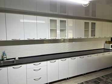 стол круглый кухонный: Кухонный гарнитур, цвет - Белый, Б/у