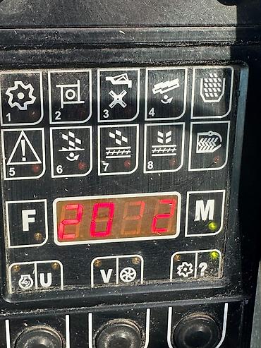 Зерноуборочные комбайны: Зерноуборочный комбайн Ростсельмаш. - Полноразмерная жатка с — 17