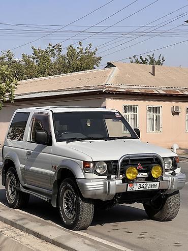 справа: Mitsubishi Pajero: 1992 г., 2.5 л, Автомат, Дизель, Внедорожник — 10
