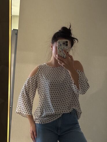 рубашки женские бишкек: Блузка Mango Casual с вырезами на плечах Легкая кофточка Размер М