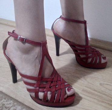 Lične stvari: Crvene sandale. Kao nove. Prava koža. Vel. ug. 24,5cm. Imam i crne u