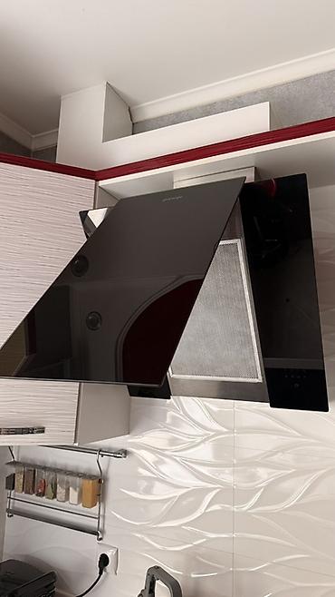 anti radar: Кухонная вытяжка Gorenje, наклонная, стеклянная панель в черном цвете — 2