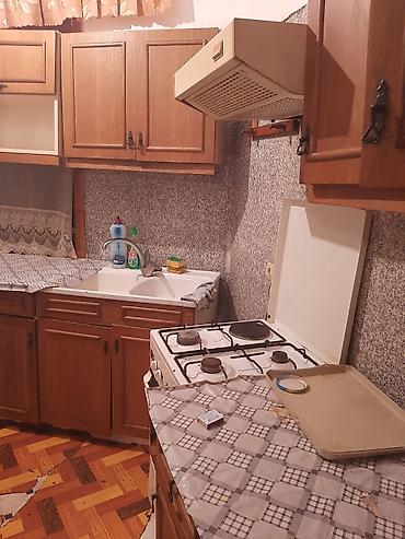2 ci mikrorayon: 28 mayda,5-6 nəfər qız yaşaya bilən,2 böyük otaqlı ev kirayə verilir — 2