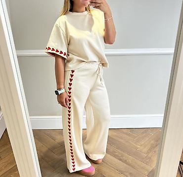 Gornji i donji deo: ✅ ženski komplet – majica i široke pantalone
✅3300 din — 6