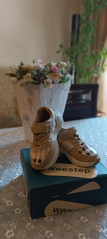 Daş yunu: Uşaq ayaqqabıları – Weestep - Brend: Weestep - Modellər: 1) Bej