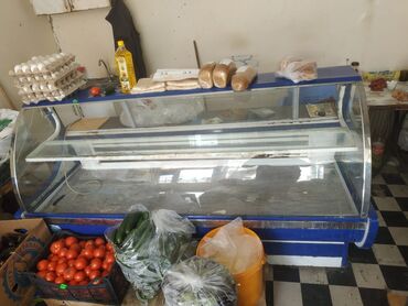 Холодильные камеры: 2 metrlik vitrin soyuducu mağaza bağlandiğı üçün satılır SON QİYMƏT