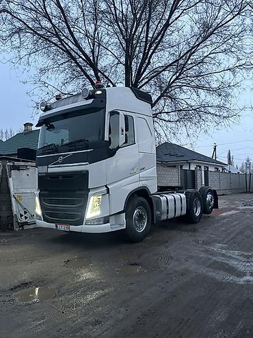 Тягачи: Тягач, Volvo, Без прицепа — 3