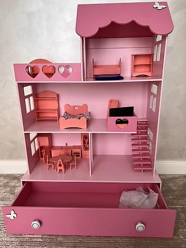 Игровые комплексы: Кукольный домик из дерева с деревянной мебелью, розовый, трехъярусный — 3