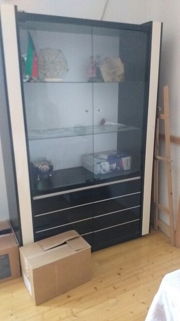 Açılan, 2 qapılı Düz dolab, Stenka