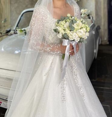 Свадебные платья и аксессуары: Продается свадебное платье, очень хорошего качества, в отличном