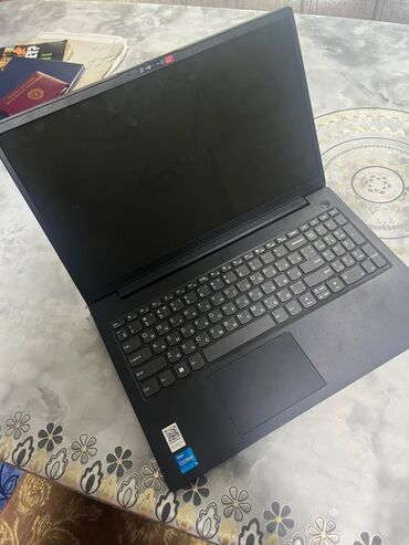 hdd yaddaş: İşlənmiş Lenovo 15.6 ", Intel Core i5, 256 GB