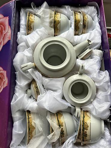 Наборы посуды: Различная посуда, б/у и новая. Есть комплектами и вразнобой. Может — 44