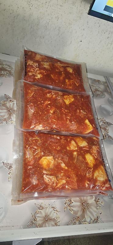 А/ч жаныбарлары үчүн тоюттар: Мясо маринованое для шашлыка от 500 сомов и выше за 1 кг — 1