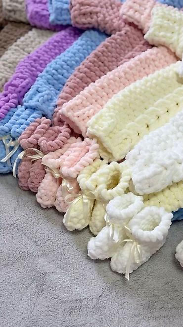 дязаные детские носки: Yumşaq ipdən toxunmuş körpə kombinezon dəsti Sifarişlə toxunulur. - — 2