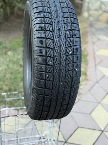 шины на внедорожник: Шины 205 / 65 / R 15, Зима, Б/у, Легковые, Корея, Maxtrek