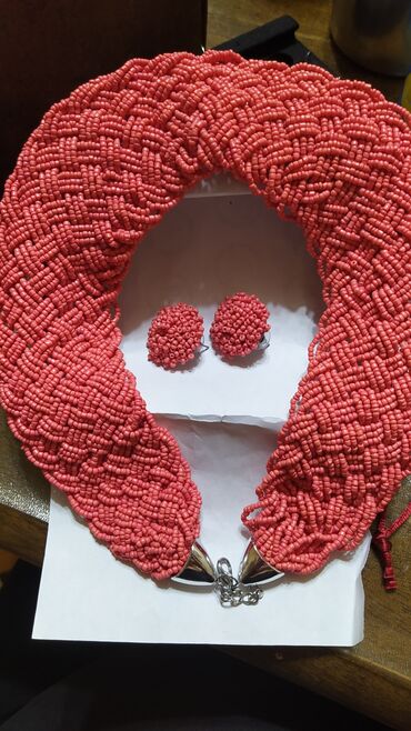 Наборы украшений: Ожерелье из бисера и серьги гвоздики,ручная работа,шикарно смотрится и — 1