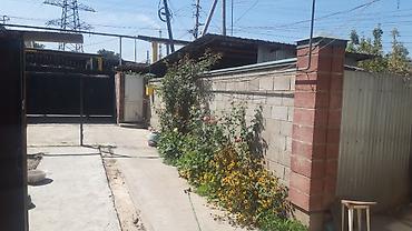 Продажа коттеджей и домов: Дом с двором и садом - Отдельный жилой дом с закрытым двором. Въезд — 4