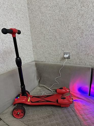 uşaq gəzdirən: Uşaq skuterı – elektrikli efektli, 3 təkərli, qırmızı rəng — 1
