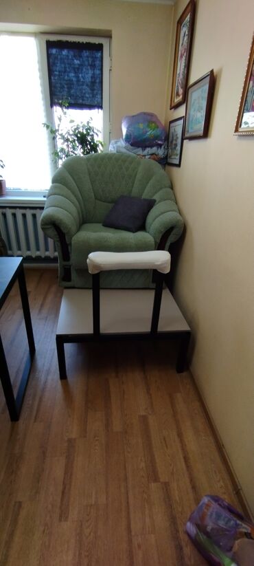 визажное кресло: Продается подиум для педикюра с креслом