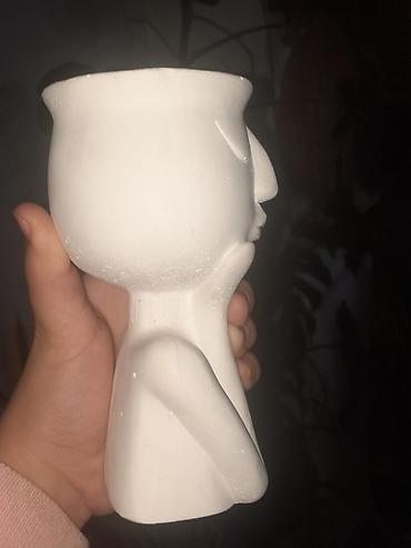 cicek: Dekorativ güldan/saksı – insan fiqurlu - Material: ağ rəngli — 1