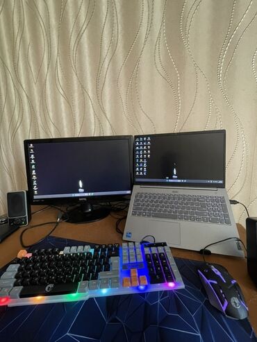 Klaviaturalar: Mexaniki RGB klavitura və mouse birlikdə, dəstdir