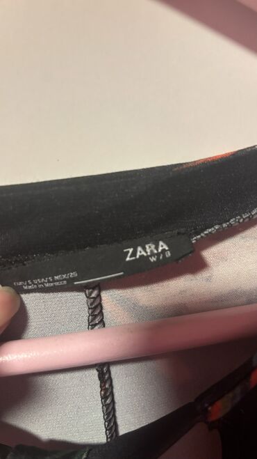 Haljine: Zara haljina, strukirana i od struka se siri u polukrug, do kolena — 6